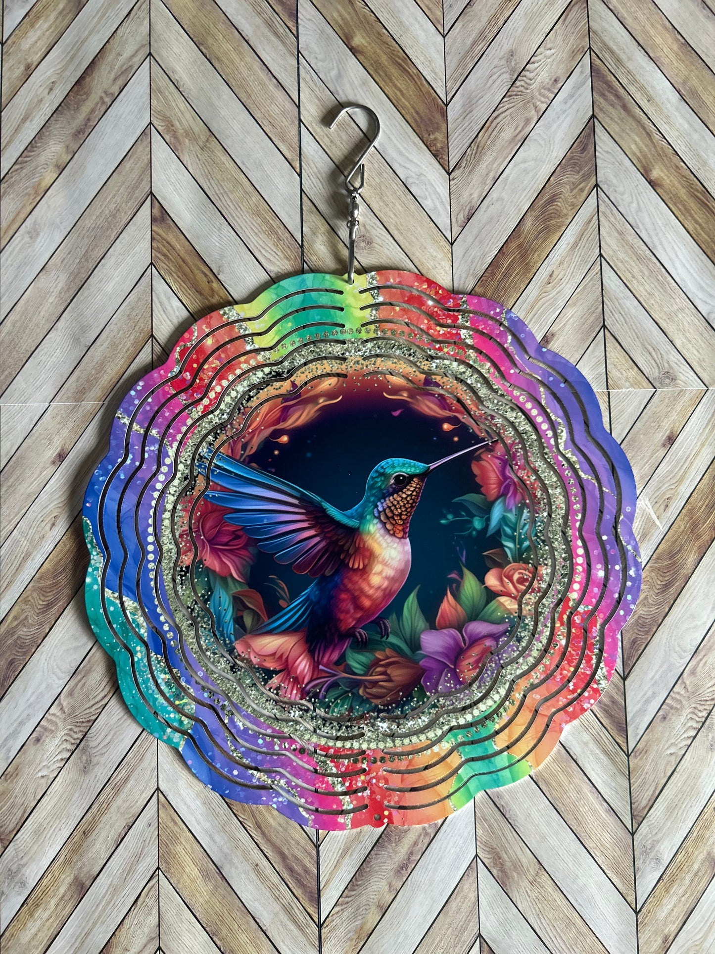 Wind spinner hummingbird