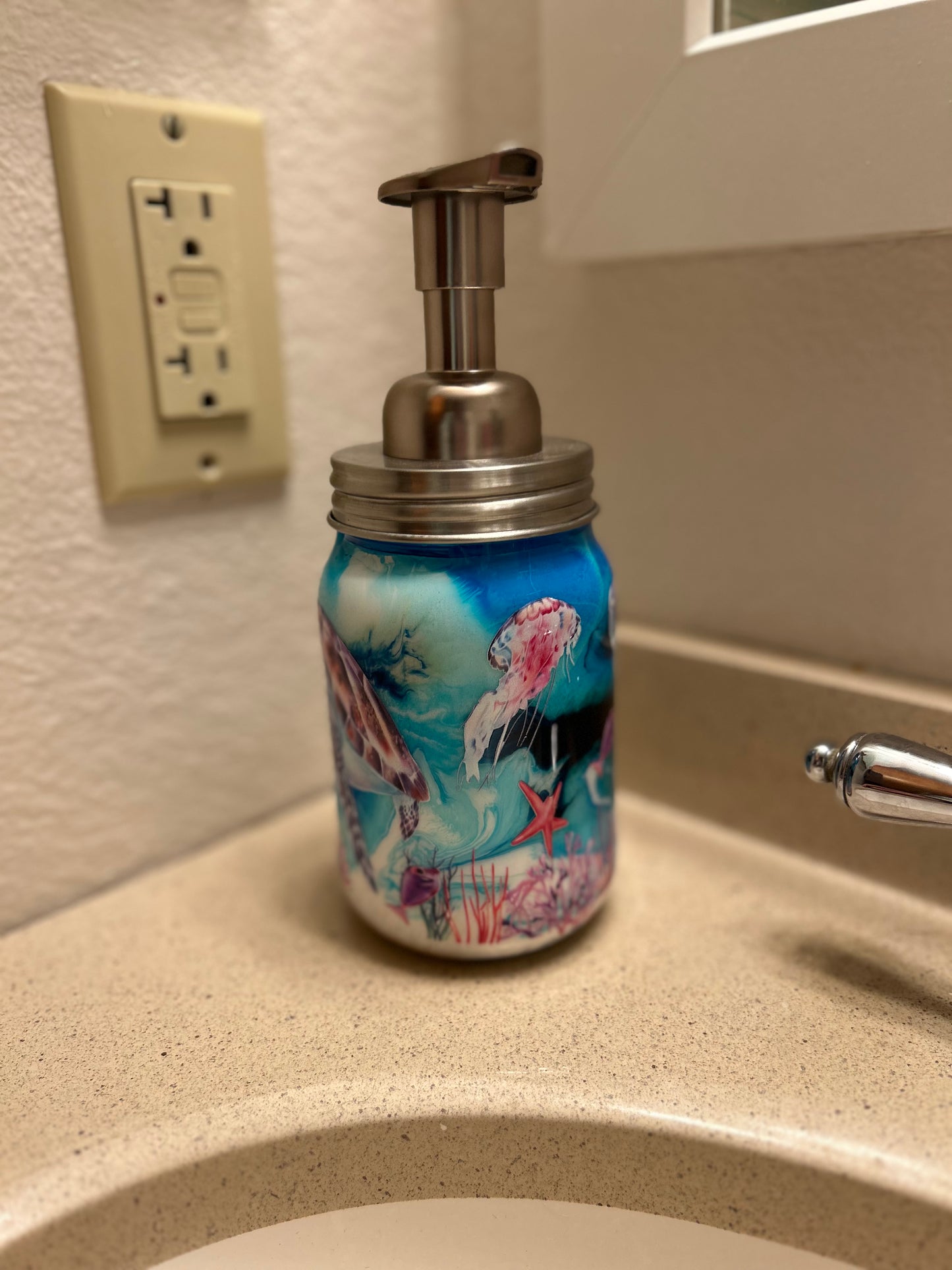 Foaming soap dispenser turtle